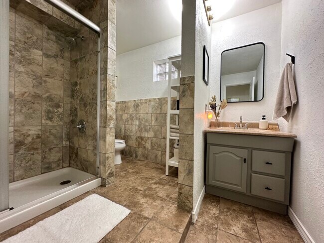 Building Photo - 4544 W Nevada Pl