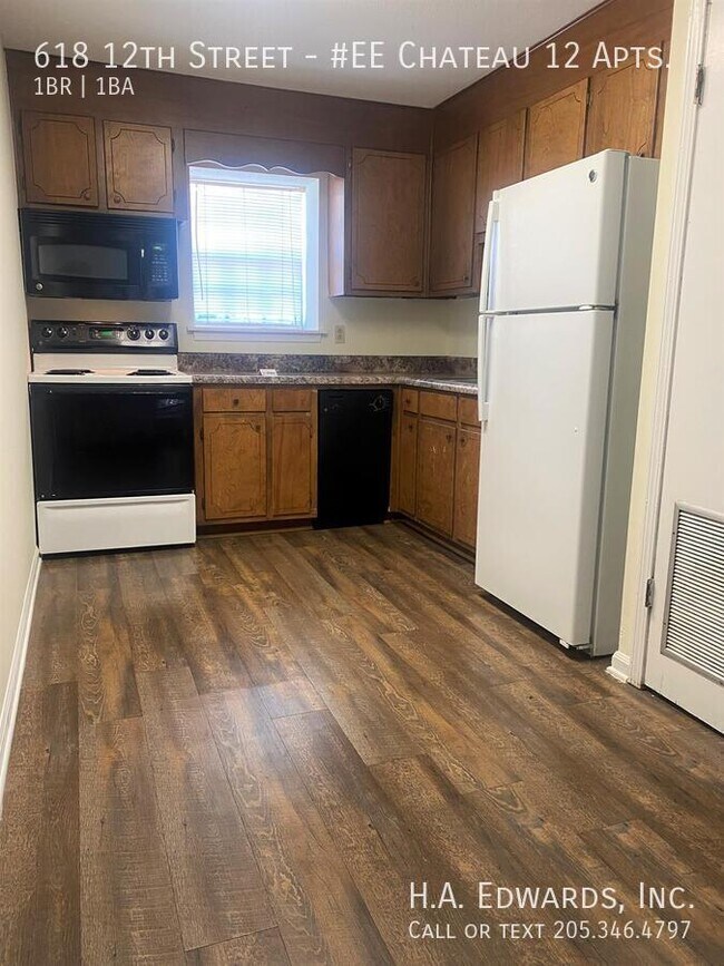 Building Photo - 618 12th St