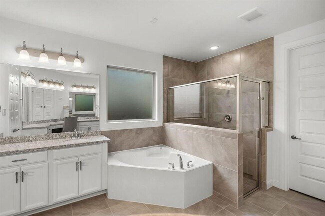 Building Photo - 4055 Woodland Meadow Dr