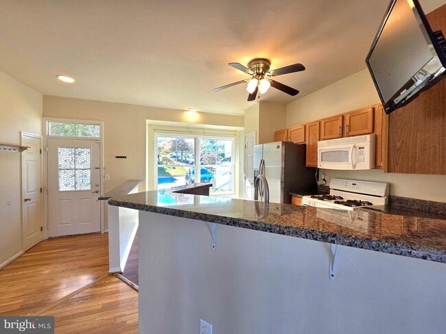 Primary Photo - 3989 Hartlake St