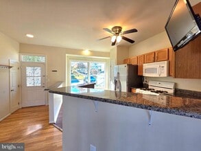 Building Photo - 3989 Hartlake St