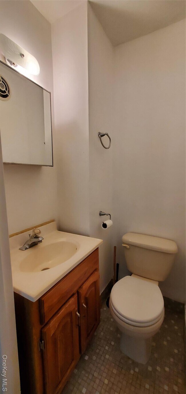 Building Photo - 60-46 69th Pl