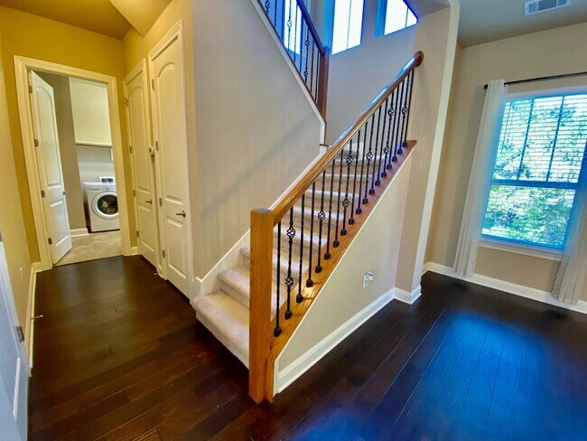 Building Photo - 3 Bedroom 2.5 Bathroom Detached Condo in South Austin!!