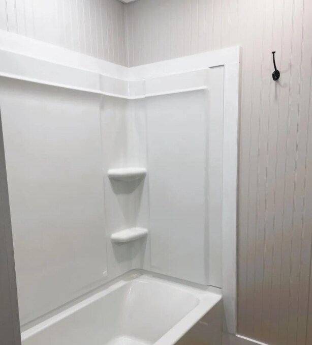 Bathroom shower/tub - 208 State St