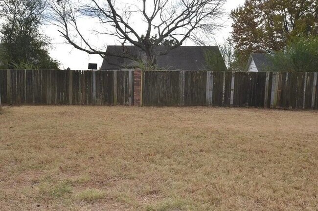 Building Photo - 10087 Hyman Dr