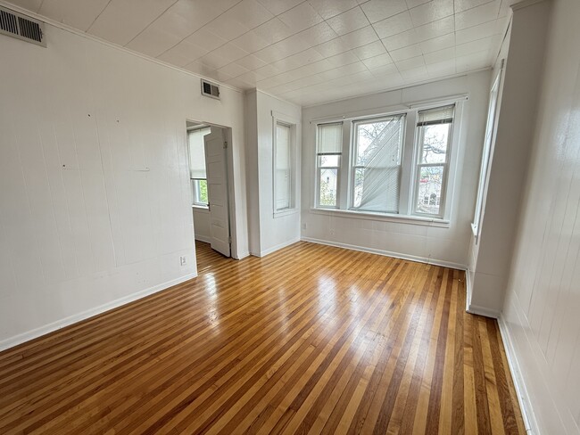 Building Photo - 2818 N Mozart St