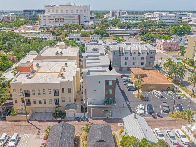 Building Photo - 370 6th St S