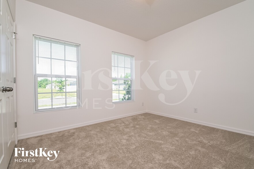 Building Photo - 900 Avenal Ln
