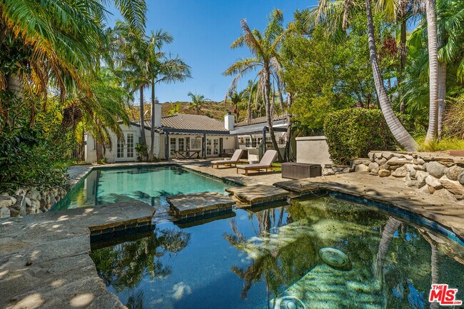 Building Photo - 3614 Malibu Country Dr