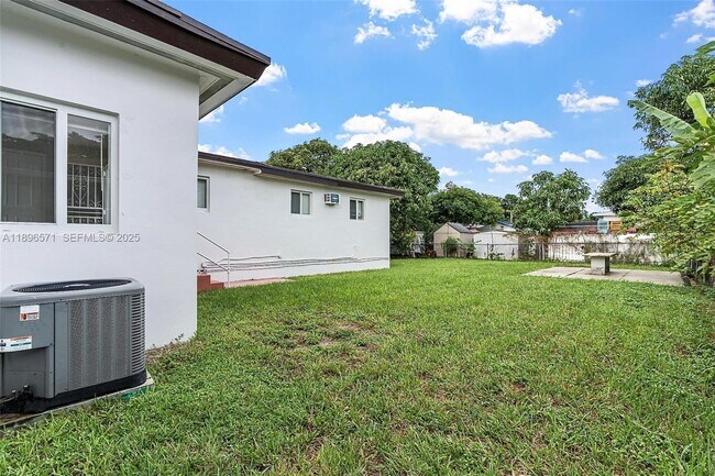 Building Photo - 1221 NW 34th Ave