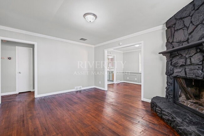 Building Photo - A BERCLAIR BEAUTY!!!