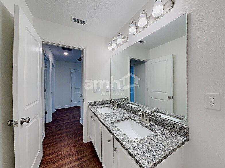 Building Photo - 1285 Tan Tara Trl