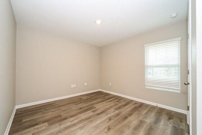 Building Photo - 86106 Railway Pl