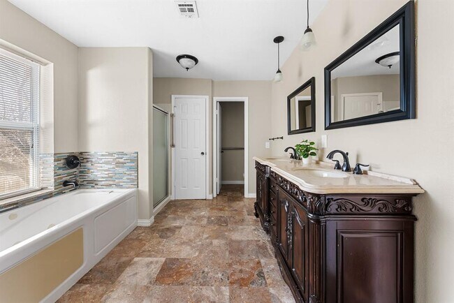 Building Photo - 8303 Wexford Dr