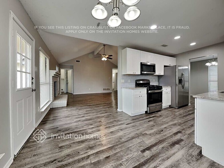 Building Photo - 7001 Seascape Dr