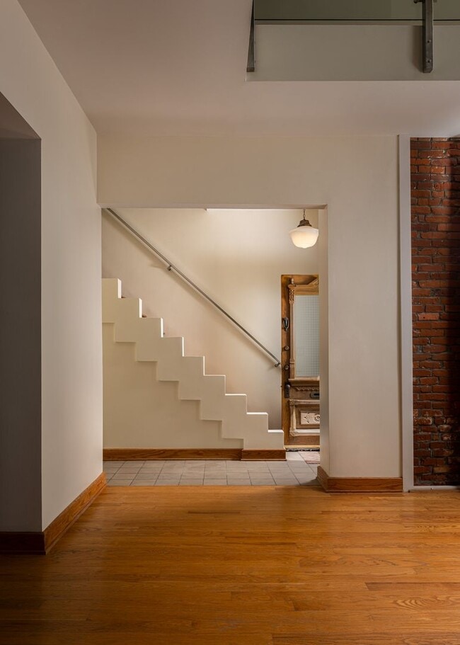 Building Photo - Stunning Union Hill Brownstone with Modern...