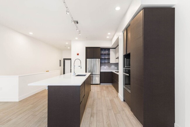 Building Photo - 615 E Pike St