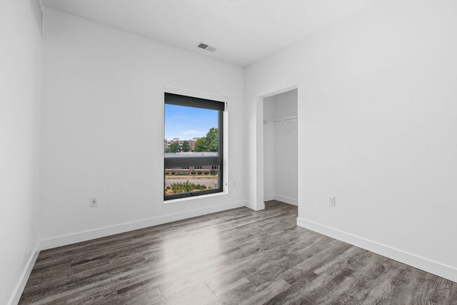 B11 - 2 Bed / 1 Bath - 856 SF - Brio