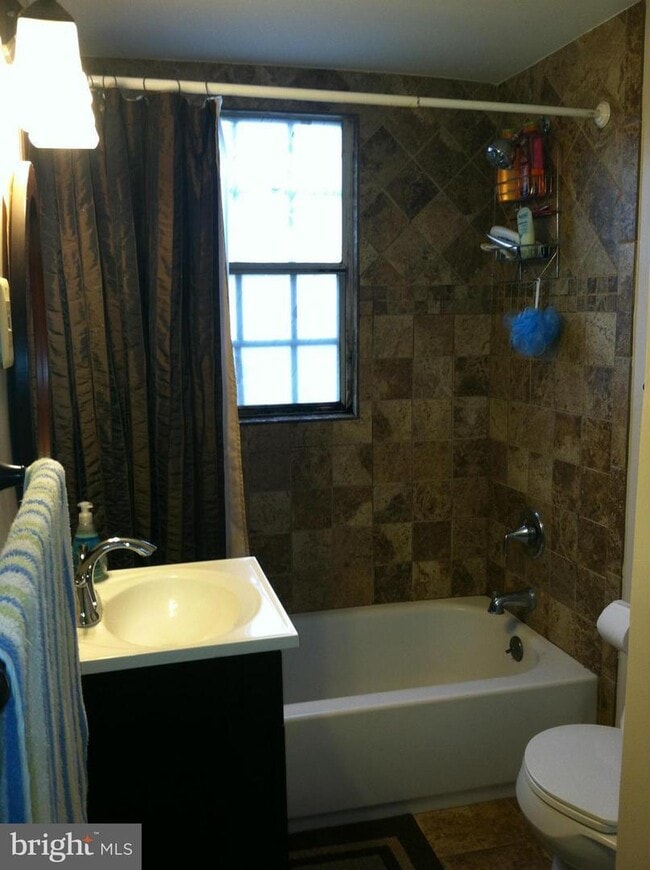Building Photo - Arlington Abode: Modern Comfort and Urban ...
