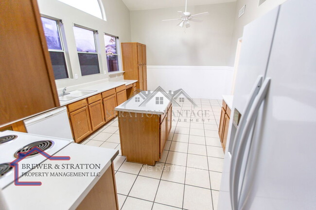 Building Photo - 1431 E Encinas Ave