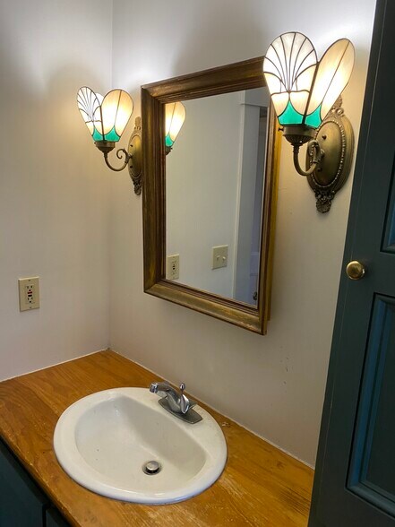 Building Photo - 5 Berry Ct