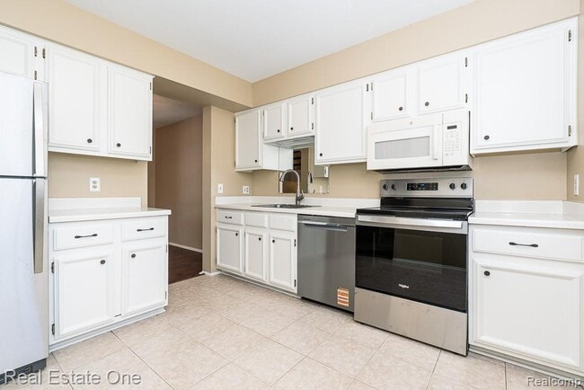 Building Photo - 5075 Buckingham Pl Dr