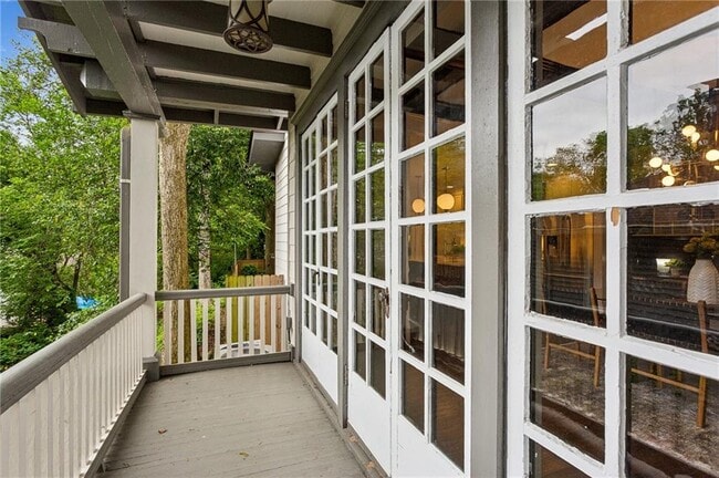 Building Photo - 843 Monroe Dr NE