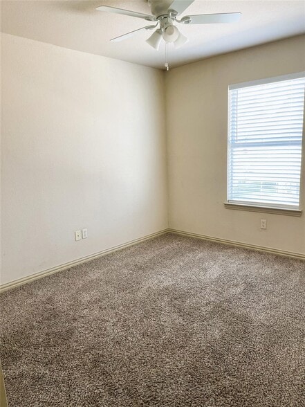 Building Photo - 2320 Calendar Ct