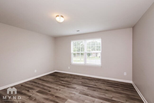 Building Photo - 623 Hunley St