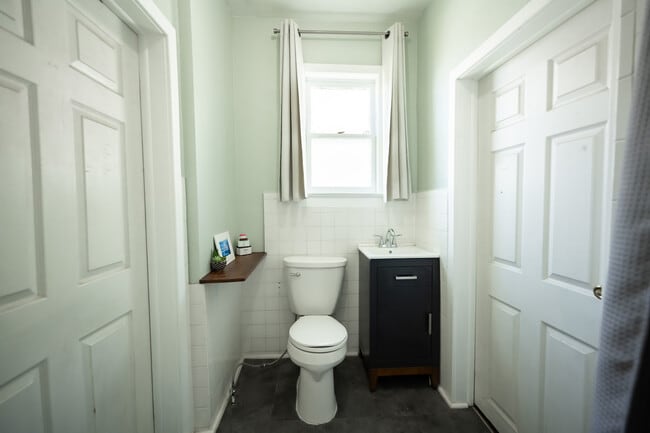 Building Photo - 2120 E Evans Ave