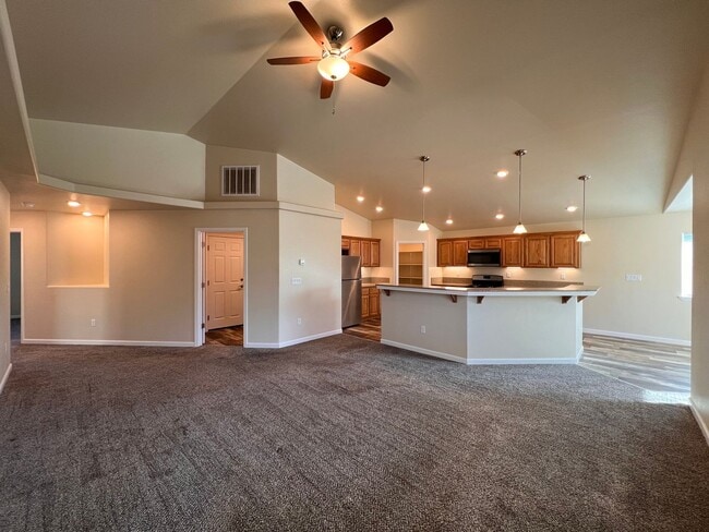 Building Photo - ~~Newer 3 BEDROOM Fernley Home~~