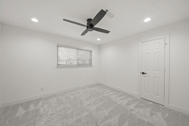 Building Photo - 6010 Rutherglenn Dr