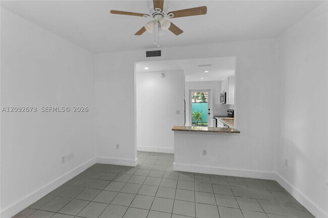 Building Photo - 3625 SW 37th Ave