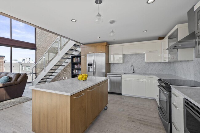 Building Photo - 367 Auden Ave