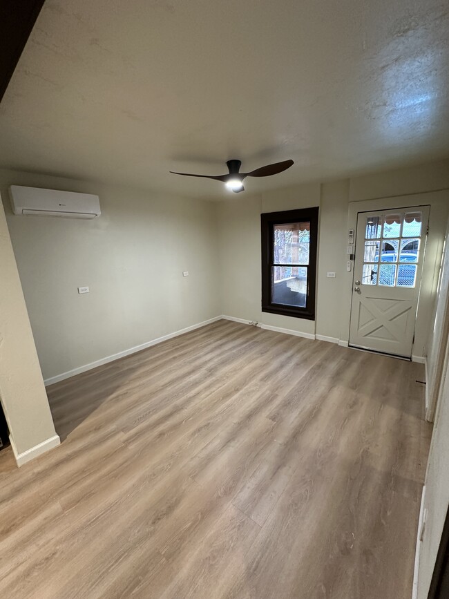 Building Photo - 471 W Heiner Dr