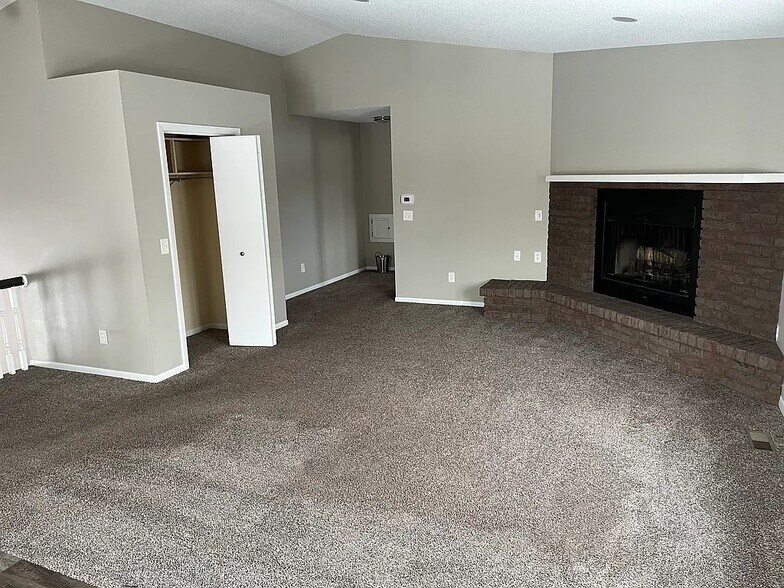 Building Photo - 209 Heidi Ct