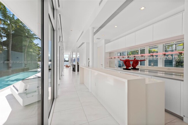 Building Photo - 440 S Hibiscus Dr