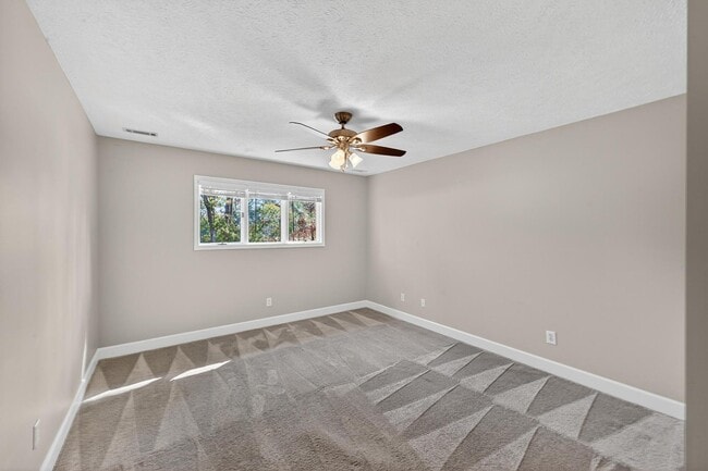 Building Photo - 205 Club Villa Dr W