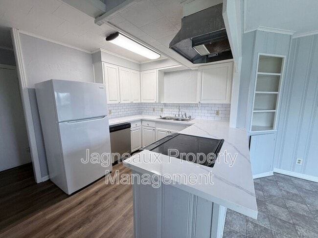 Building Photo - 3502 Center St