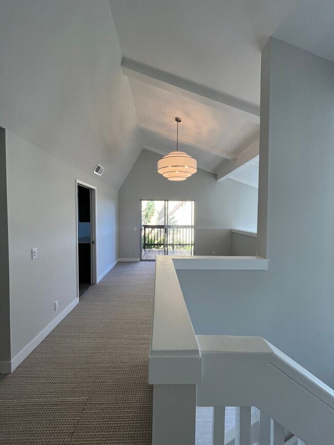 Building Photo - Stunning Views on the Mesa