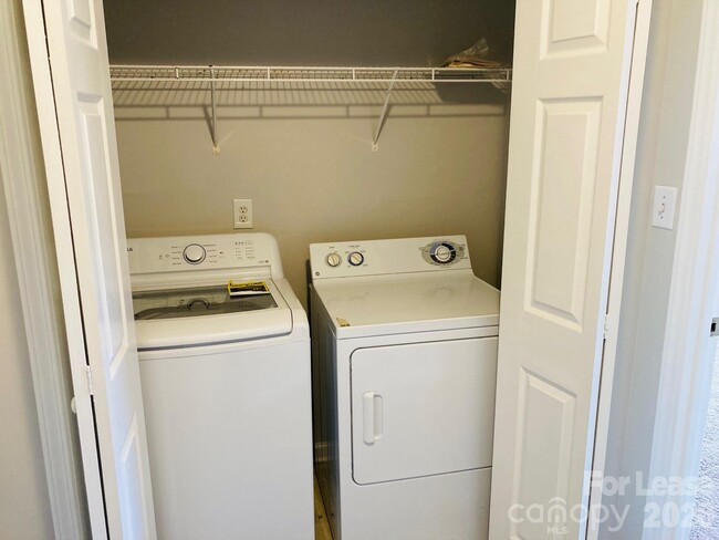 Building Photo - 8004 Strandhill Rd