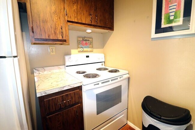 Building Photo - One bedroom apartment 7 or 12 months rental terms available/ Apartamento disponible amueblado o s...