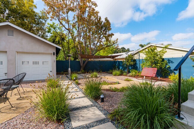 Building Photo - 1460 Yosemite Dr
