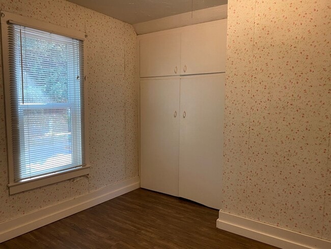 Building Photo - 207 S Sprague St