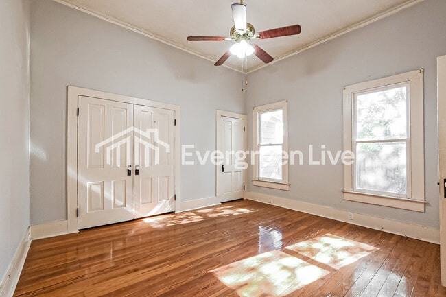 Building Photo - 600 S Center St