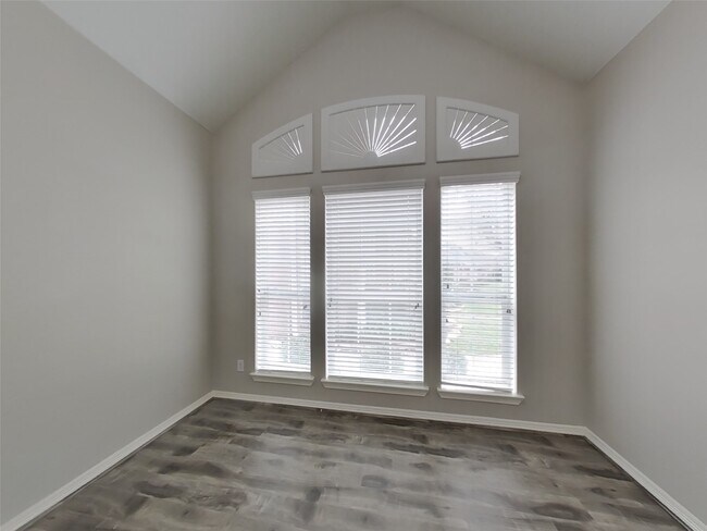 Building Photo - 6855 Tournament Dr