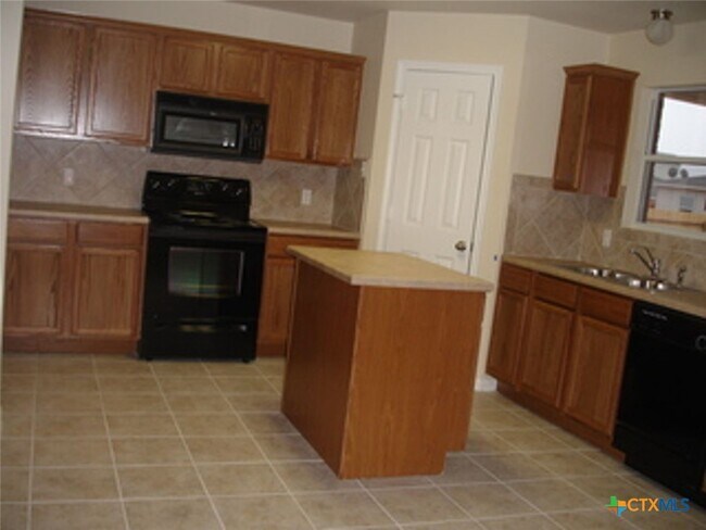 Building Photo - 3304 Thunder Creek Dr
