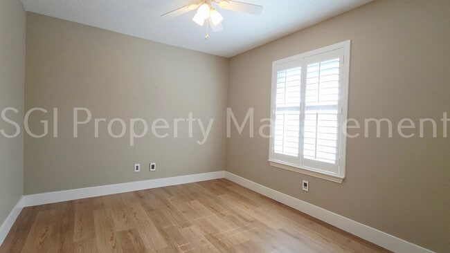Building Photo - 5004 Evergreen Dr