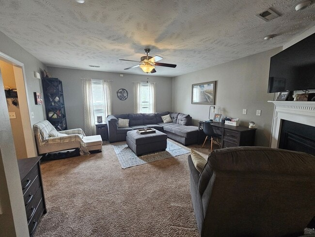 Building Photo - Two-Story Home Located in Lexington Planta...