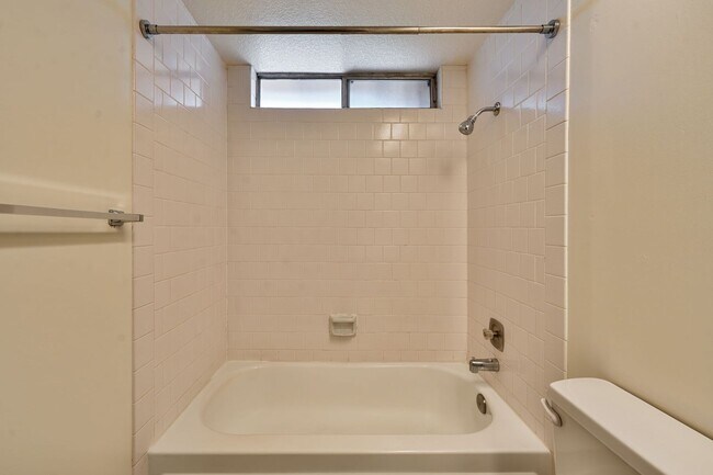 Building Photo - 3 Bedroom Home with Fireplace and LVP Flooring & 2-Car Garage!